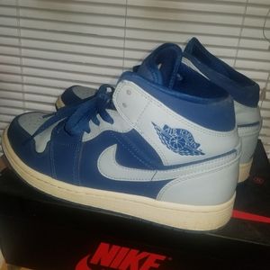 Air jordan 1 mid ice blue